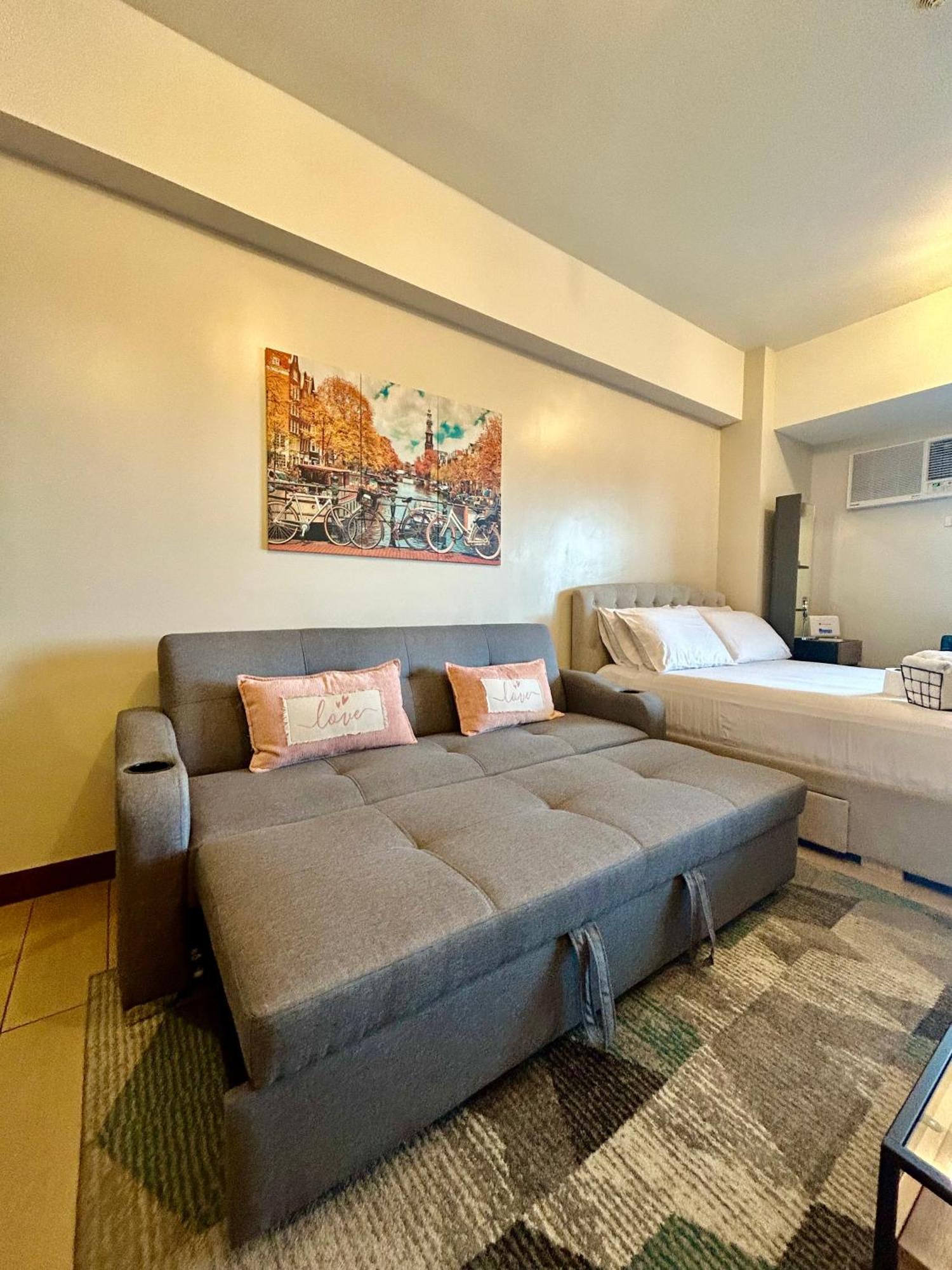Luxury Bgc Condo In Taguig, Mckinley - Covered Parking And Wifi Free Exterior foto